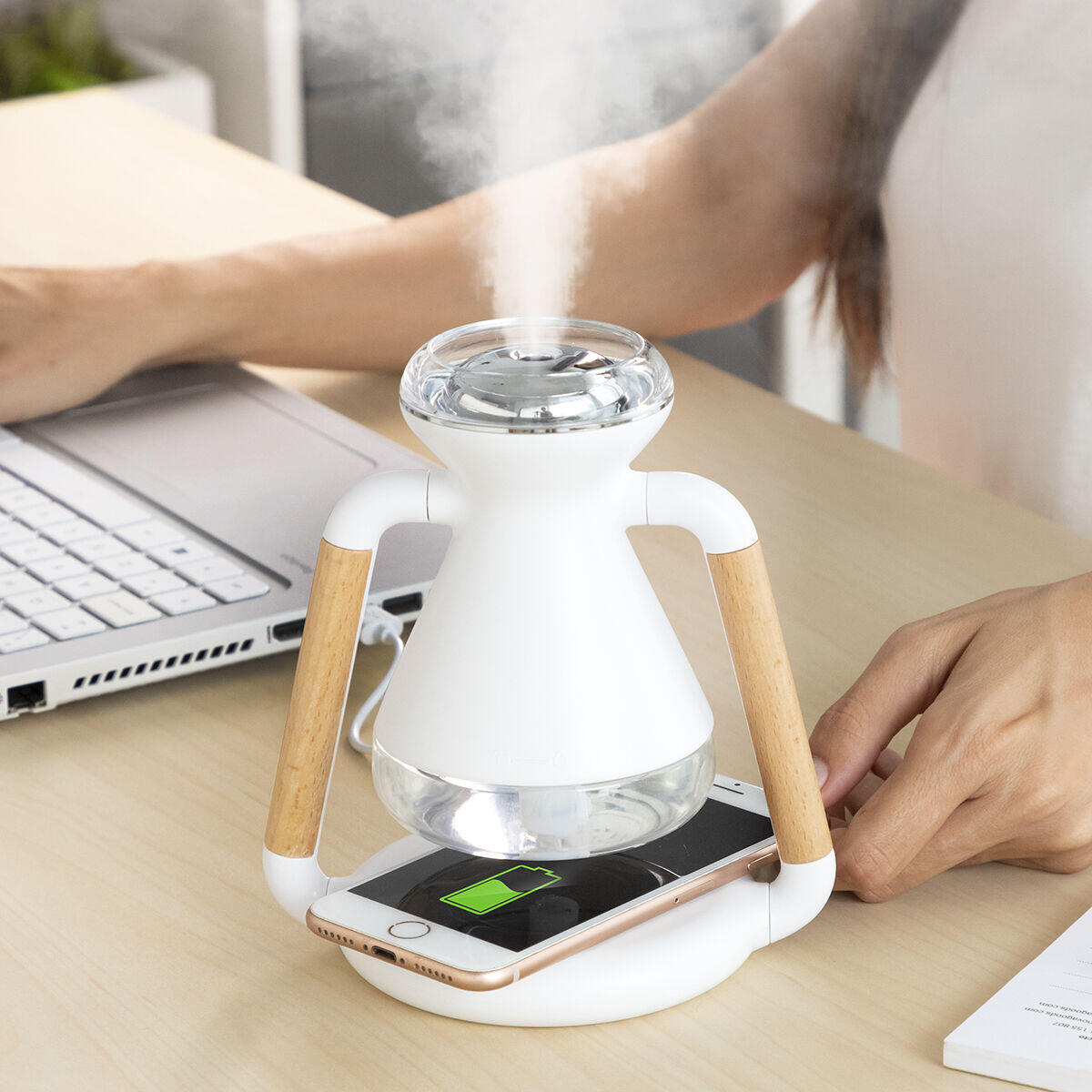 Humidificador Difusor de Aromas y Cargador Inalámbrico 3 en 1 Misvolt